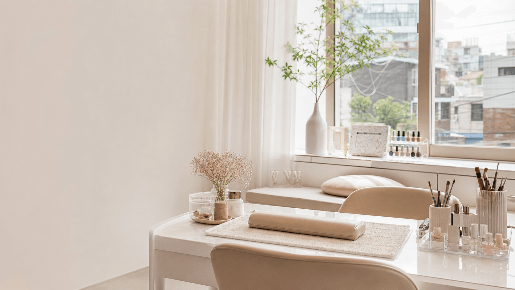 A calm independent Korean beauty studio interior